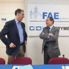 El presidente de FAE, Miguel Ángel Benavente (I), y el director de CajaViva - Caja Rural, Ramón Sobremonte (D).-ICAL