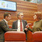 Luis Tudanca, Javier Izquierdo y Josefa Díaz-Caneja, en un momento del pleno de ayer en las Cortes.-ICAL