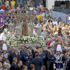 Miles de personas presenciaron la procesión de la Patrona desde la Catedral a la Iglesia de San Lorenzo.-ICAL