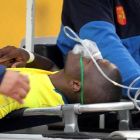 Enner Valencia mientras es colocado en la ambulancia-REUTERS / GUILLERMO GRANJA