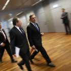 Mario Draghi llega a la rueda de prensa para anunciar medidas de apoyo a Grecia.-Foto: K. P./ REUTERS
