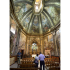 La capilla de San Saturio, con su decoración mural.-VALENTÍN GUISANDE