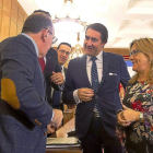 El consejero de Medio Ambiente y la presidenta de la Diputación de Zamora, tras la firma del convenio.-ICAL