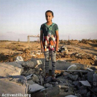 Una niña palestina, en lo que hasta el pasado verano era su habitación.-Foto: TWITTER / ANNE PAQ