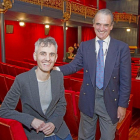 El director del documental, Rubén Alonso, y Mario Conde, ayer, antes de la proyección.-J. M. Lostau