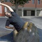 El actor Alberto Velasco en la Plaza Mayor de La Cistérniga.-PABLO REQUEJO