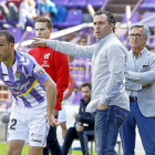 Nacho, junto a la banda con Sergio detrás.-J.M.L.