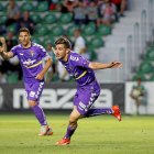 Villar celebra el segundo tanto el pasado domingo en Elche con Óscar y Tiba al fondo.-ARABA PRESS