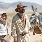 Jaime López y Luis Tosar en un fotograma de ‘Intemperie’, la nueva película de Benito Zambrano.-LUCÍA GARRÉ