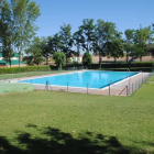 Recinto de las piscinas municipales de Castronuño, que este año no abrirán al público, según decidió esta semana el Ayuntamiento. E.M.
