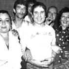 Carrie Fisher, Paul SImon y Chiquito de la Calzada, en un improvisado tablao flamenco en Málaga, en 1989.-DIARIO SUR