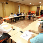 El candidato del PSOE a la Alcaldía de Valladolid, Óscar Puente, presenta sus programa electoral relativo al área metropolitana y movilidad. EN la imagen, durante la reunión con los candidatos socialistas de las localidades integradas en la CUVA-ICAL