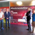 Paco de la Fuente, Mike Hansen, Javier Casado y Javier Gómez junto al cartel de la campaña de abonados.-EL MUNDO