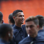 Cristiano Ronaldo, sobre el césped de Mestalla, este martes.-MIGUEL LORENZO