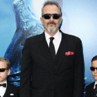 Miguel Bosé, con sus hijos Tadeo y Diego, en el estreno de Godzilla, en Los Ángeles.-JON KOPALOFF/ FILMMAGIC