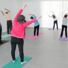 Clases de yoga en el centro de vida activa de Parquesol.- J.M. LOSTAU