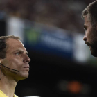 El central azulgrana es expulsado con roja directa tras insultar a uno de los asistentes del árbitro en la Supercopa de España.-Foto: AFP