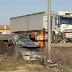 Estado de uno de los vehículos tras el accidente de 2015.-J.M. LOSTAU