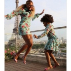 Beyoncé y su hija Blue Ivy saltan ante la torre Eiffel.-INSTAGRAM