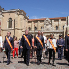 El alcalde de León, Antonio Silván (C), y miembros de la corporación municipal asisten a los actos conmemorativos del Milenario del Fuero de León.-ICAL
