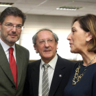 El ministro de Justicia, Rafael Catalá (I), conversa con el presidente de la Audiencia Provincial, Feliciano Trebolle, y la fiscal jefe Esther Pérez, en la presentación del proyecto Campus de la Justicia de Valladolid-Ical