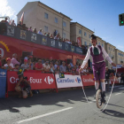 Festival internacional de circo 'Cir&co' que se celebra en Ávila. En la foto, un momento de la actuación de Nebur Frick, circo acrobático en bicicleta, en la línea de meta de la 19ª Vuelta Ciclista a España-Ical