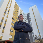Ali Vasallo, coordinador de CityFied, delante de uno de los edificios de Torrelago en la localidad vallisoletana de Laguna de Duero.-PABLO REQUEJO / PHOTOGENIC