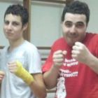 Abdelhak, con camiseta roja, practicaba kickboxing en el gimnasio de Arbúcies.-ICONNA