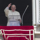 El Papa Francisco durante el Regina Colei en la Plaza de San Pedro.-EFE / GIORGIO ONORATI