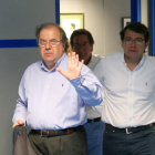 El presidente de la Junta, Juan Vicente Herrera, junto al secretario regional del PP regional, Alfonso Fernández Mañueco, en la sede regional del partido.-ICAL