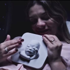 Una mujer embarazada ciega descubre como será su futuro hijo gracias a una impresión en 3D.-