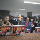 Policarpo Sánchez, y el periodista Hermann Tertsch, miembro de la Junta Directiva, entregan una campaña de firmas en la Delegación del Gobierno-ICAL