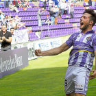 Jose celebra eufórico el gol de la victoria frente al Elche, ayer en el estadio Zorrilla, en el minuto 88-J.M.LOSTAU