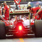 Alonso, en los primeros ensayos del Gran Premio de Fórmula-1 en Singapur.-AP WONG MAYE-E