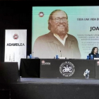 Joaquín Díaz recibiendo su premio. | ICAL