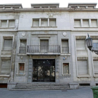 El edificio del antiguo colegio de El Salvador, estructura que prevé albergar parte de las sedes judiciales.-J.M. LOSTAU