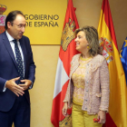 La delegada del Gobierno en Castilla y León, María José Salgueiro Cortiñas, analiza con el presidente de la Federación Regional de Municipios y Provincias, y alcalde de Palencia, Alfonso Polanco, las medidas de seguridad antiterrorista.-ICAL