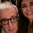 Mariló Montero se ha hecho un selfi con Woody Allen en el café Carlyle, donde toca su clarinete el director.-INSTAGRAM