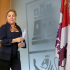 Rosa Valdeón antes de iniciar la rueda de prensa para informar de los acuerdos del Consejo de Gobierno.-ICAL