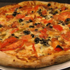 Dos policías italianos detienen a Roberto Manganiello, un jefe de la mafia siciliana, disfrazados de repartidores de pizza.-