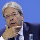 El primer ministro italiano, Paolo Gentiloni, durante la rueda de prensa en Hamburgo.-MARKUS SCHREIBER / AP