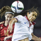 Vicky Losada (izquierda) y Raquel Rodríguez, en un momento del debut de España y Costa Rica en el Mundial de fútbol femenino, en Montreal.-Foto: AP / GRAHAM HUGHES