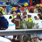 Personal de emergencia, en la zona del accidente.-AFP