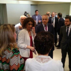 La ministra de Hacienda, María Jesús Montero, en la sala VIP de la Fira junto al presidente del SIL, Pere Navarro, y el vicepresidente del Govern, Pere Aragonés (segundo por la derecha).-