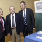 Carlos García, secretario Fundación DEAS; Félix Torquemada, presidente de la Fundación DEAS, y el presidente de CSICA Luis José Rodríguez (i a d)-Efe