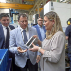 La consejera de Economía, Pilar del Olmo, visita Industrias Maxi junto a su director general, Ángel García.-ICAL