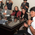 Evo Morales reunido con observadores electorales.-Foto: EFE