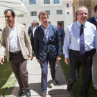 El vicesecretario de Organización del PP y presidente de los populares zamoranos, Fernando Martínez-Maíllo; el presidente del PP de Castilla y León, Juan Vicente Herrera, y el presidente del PP de Galicia, Alberto Núñez, participan en un acto.-ICAL