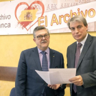El presidente de la Asociación Salvar el Archivo de Salamanca, Policarpo Sánchez, junto al abogado, Enrique de Santiago.-ICAL