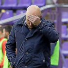 Luis César se lamenta de una ocasión perdida ante el Reus.-J.M. LOSTAU
